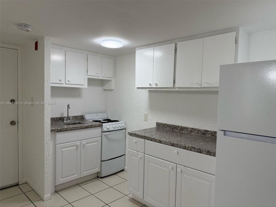 750 NE 195th St 128, Miami, Florida 33179, Stati Uniti
