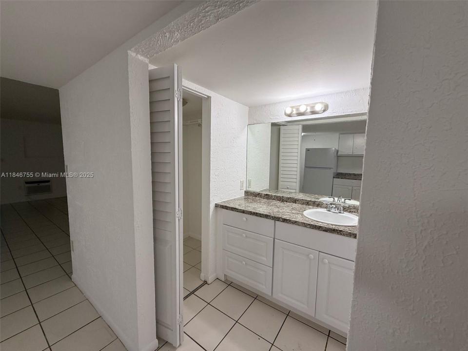 750 NE 195th St 128, Miami, Florida 33179, Stati Uniti