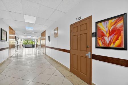 3801 N University Dr 313, Sunrise, Florida 33351, USA