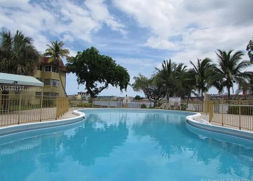 1530 NE 191st St 145, Miami, Florida 33179, USA