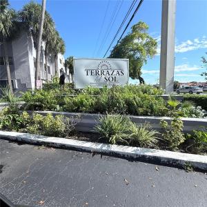 2750 W 76th St 104, Hialeah, Florida 33016, USA