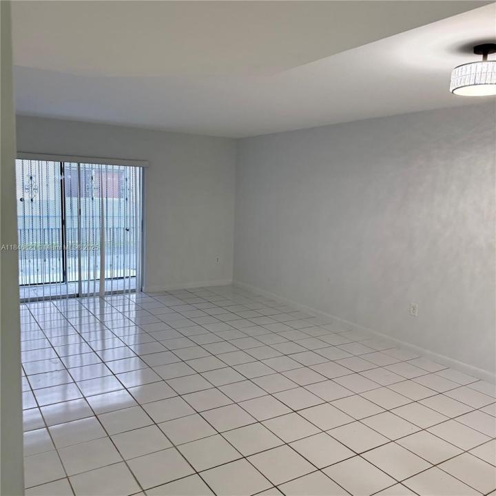 2750 W 76th St 104, Hialeah, 佛罗里达州 33016, 美国