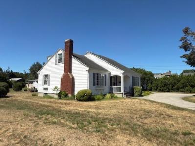 37 Post Road, Westerly, Rhode Island 02891