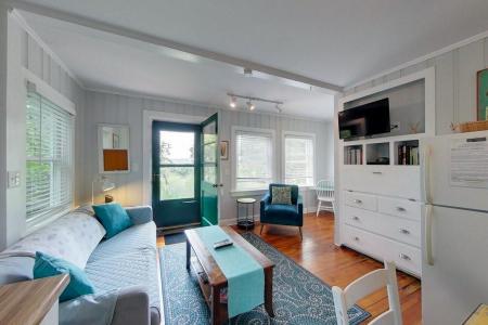 29 Warren Avenue, Middletown, RI 02842, USA