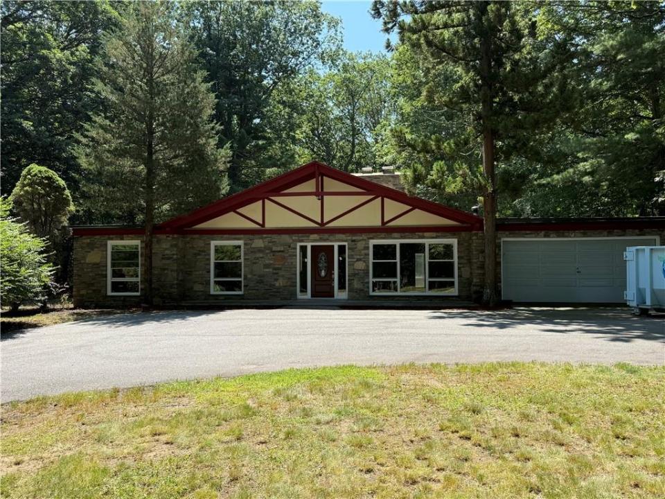 15 Forest Lane, East Greenwich, Rhode Island 02818