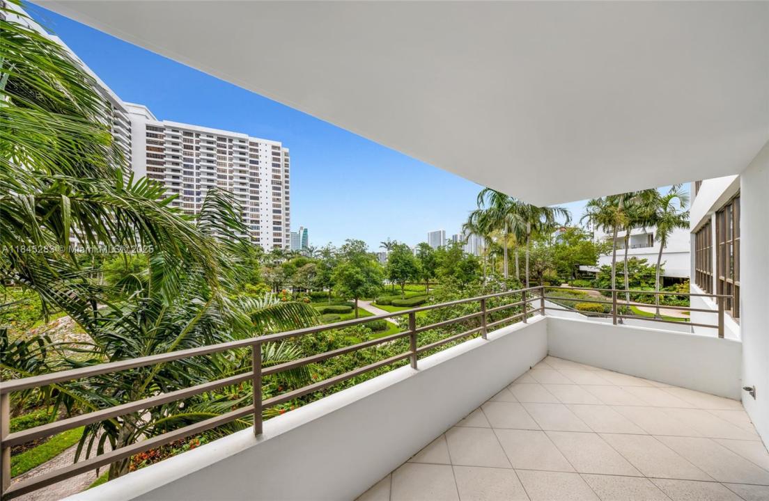 600 Three Islands Blvd 212, Hallandale Beach, 佛罗里达州 33009, 美国