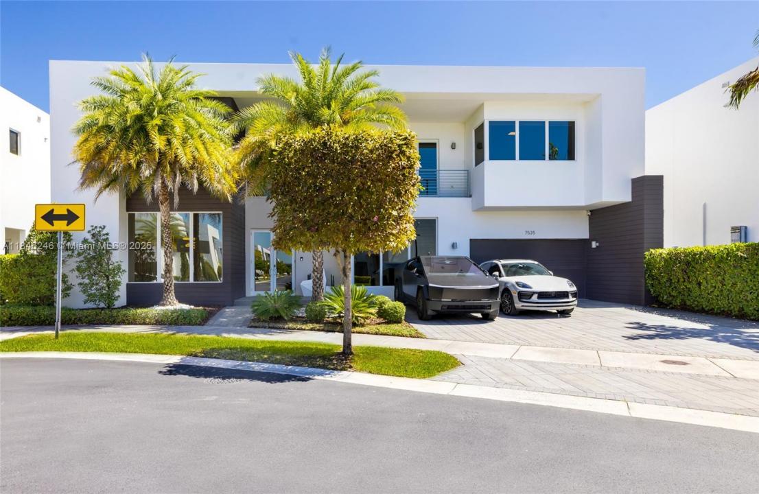 7535 NW 102nd Ct, Doral, Florida 33178, USA