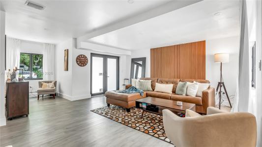 781 NE 162nd St, Miami, Florida 33162, USA