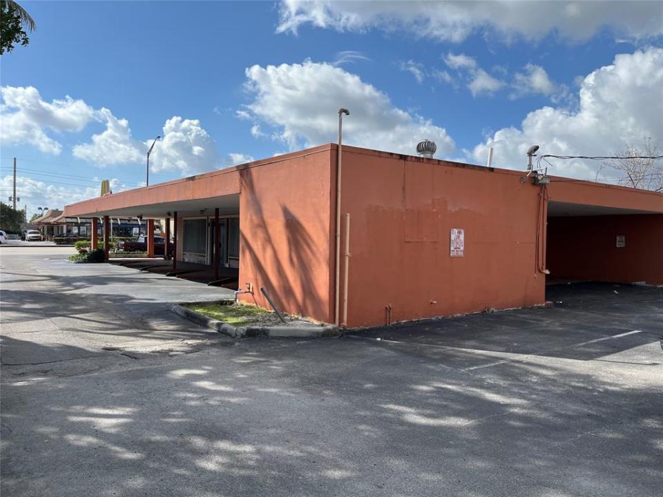 1361 E Commercial Blvd, Oakland Park, Florida 33334