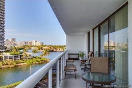 20515 E Country Club Dr 1449, Aventura, Florida 33180, USA