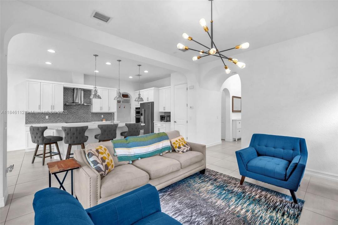 1052 SW 113th Way 1052, Pembroke Pines, Florida 33025