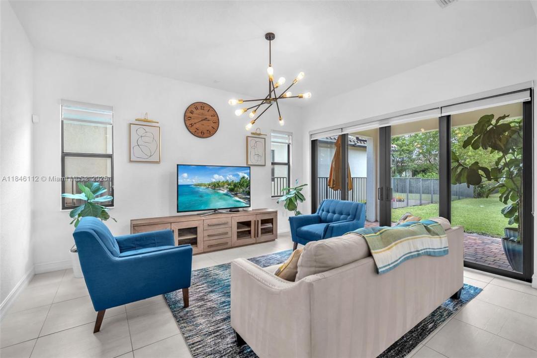 1052 SW 113th Way 1052, Pembroke Pines, Florida 33025