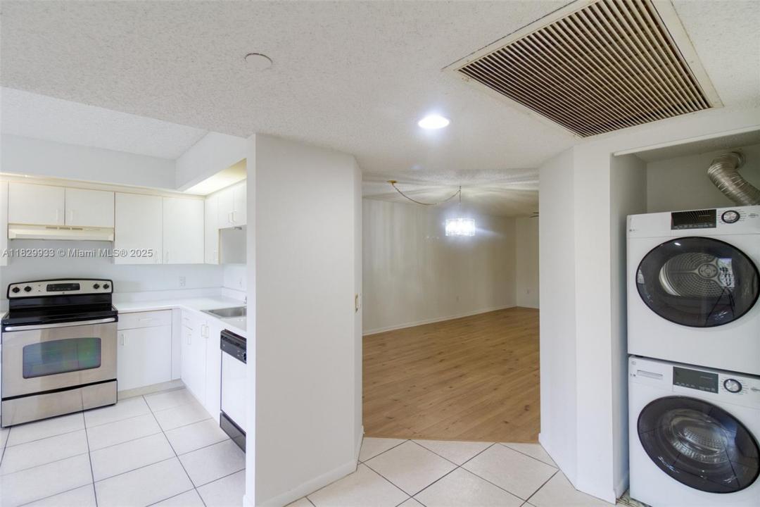 571 SW 142nd Ave 209O, Pembroke Pines, Florida 33027, Estados Unidos