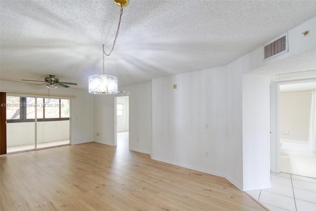 571 SW 142nd Ave 209O, Pembroke Pines, Florida 33027, Estados Unidos