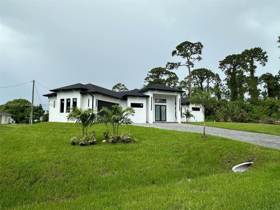 703 Sheldon Ave, Lehigh Acres, Floride 33936, États-Unis