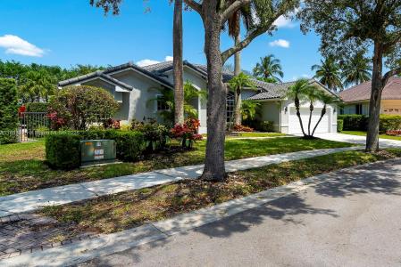 218 Egret Court, Weston, Florida 33327, USA