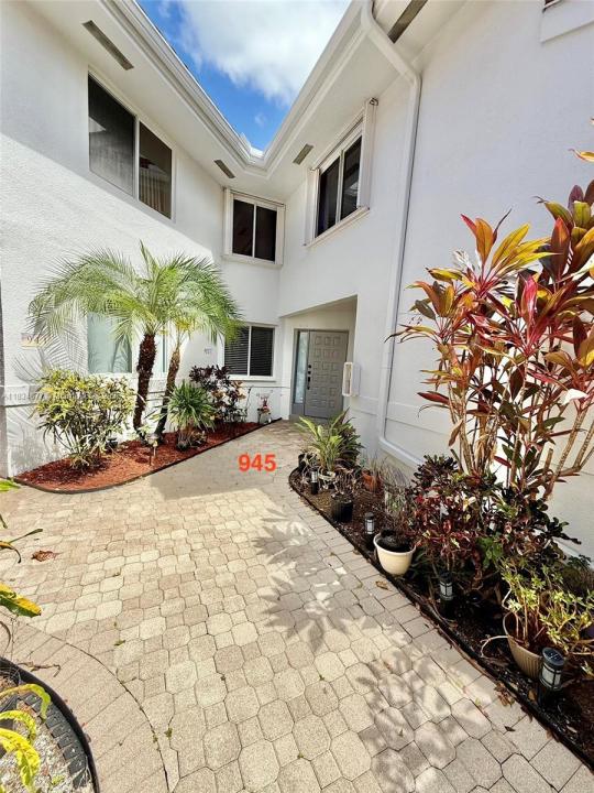 945 NW 92nd Ter C1L, Plantation, Florida 33324