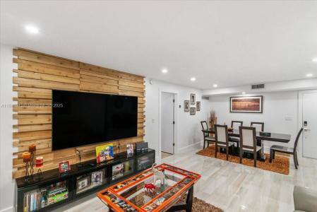 2820 Riverside Dr 104-2, Coral Springs, Florida 33065, USA