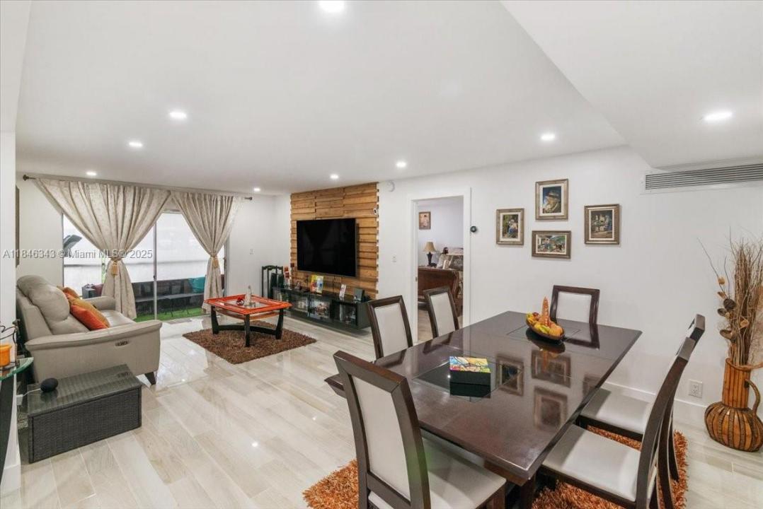 2820 Riverside Dr 104-2, Coral Springs, Флорида 33065, Соединенные Штаты