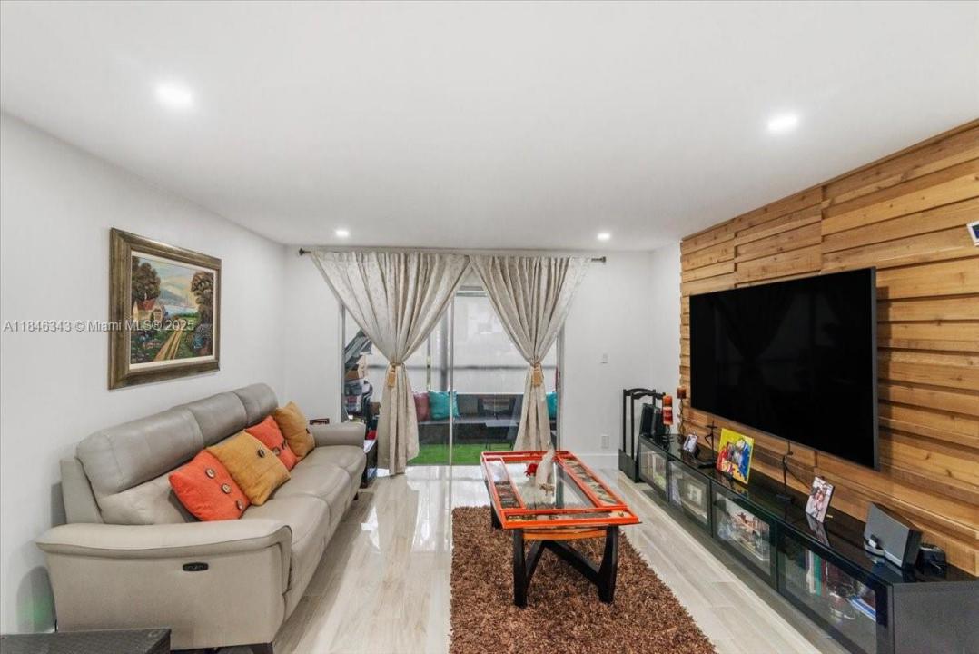 2820 Riverside Dr 104-2, Coral Springs, Флорида 33065, Соединенные Штаты