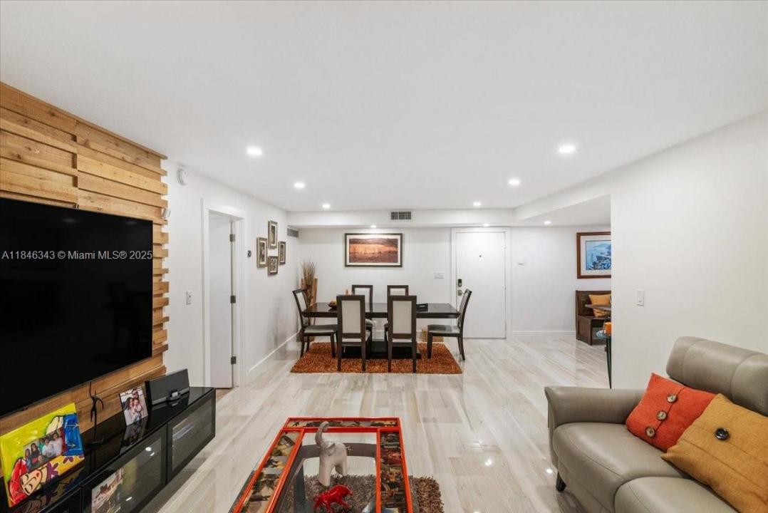 2820 Riverside Dr 104-2, Coral Springs, Флорида 33065, Соединенные Штаты