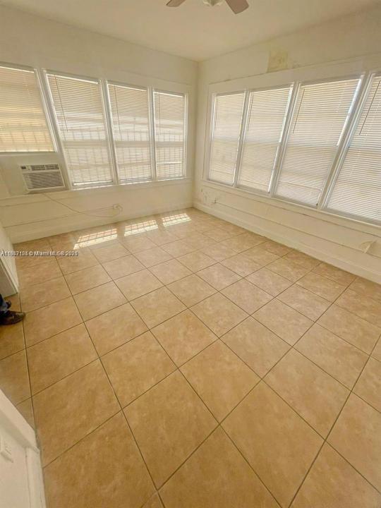 711 NW 1st St 1, Miami, פלורידה 33128, ארצות הברית של אמריקה 