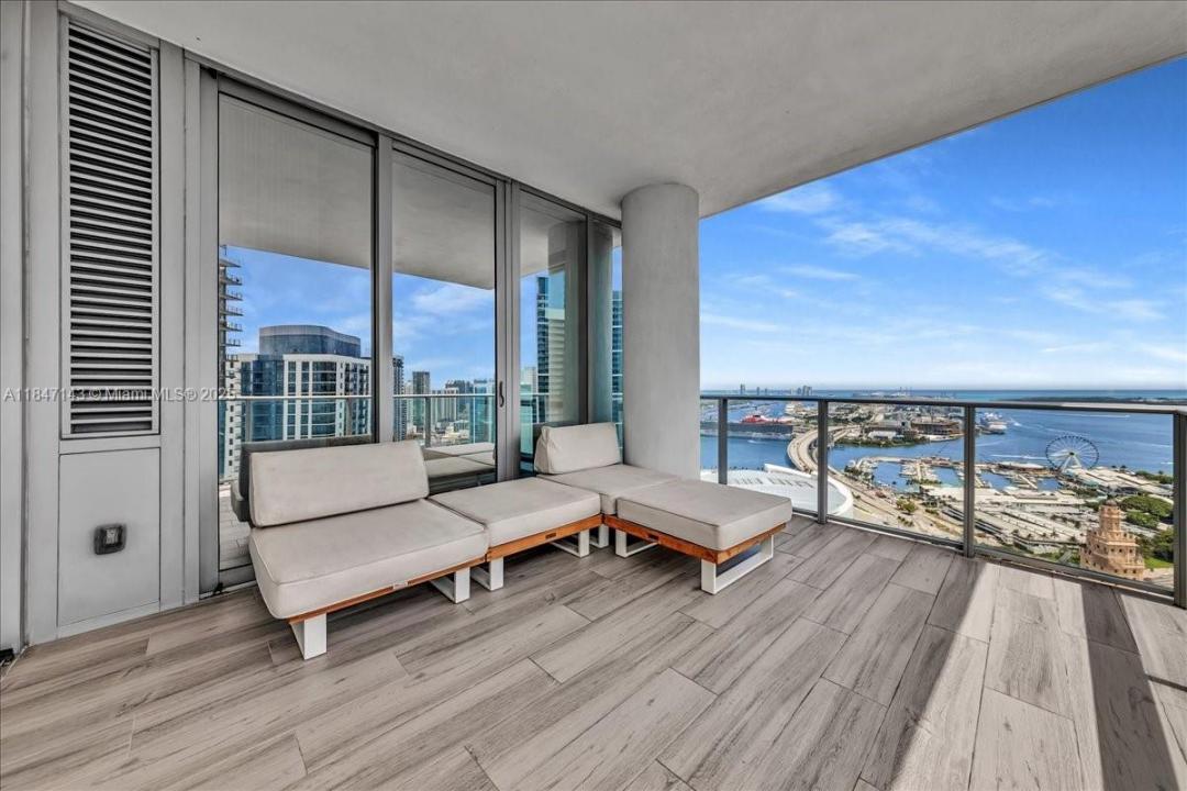 851 NE 1st Ave 3711, Miami, Flórida 33132, Estados Unidos