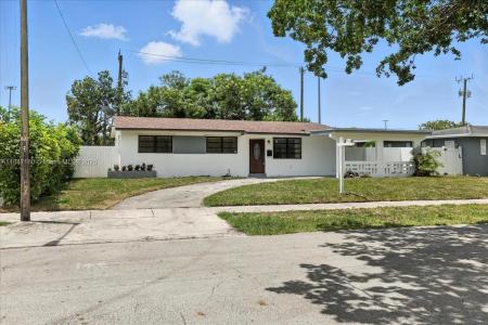 6424 Pierce St, Hollywood, Florida 33024, USA