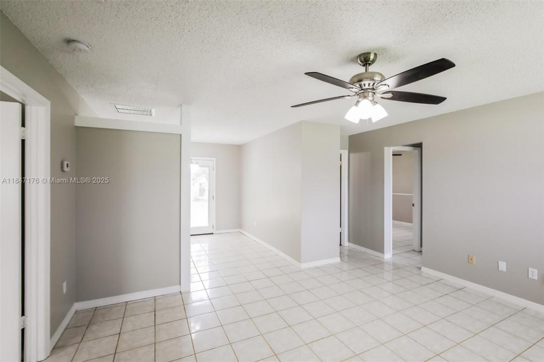 1252 SW Goodman Ave, Port St. Lucie, فلوريدا 34953, الولايات المتحدة