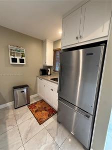 417 Waterside Dr, Hypoluxo, Florida 33462, USA