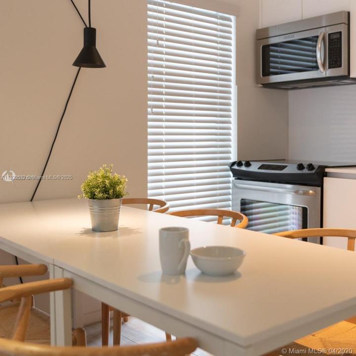 285 Sunrise Drive 108, Key Biscayne, Floryda 33149, USA