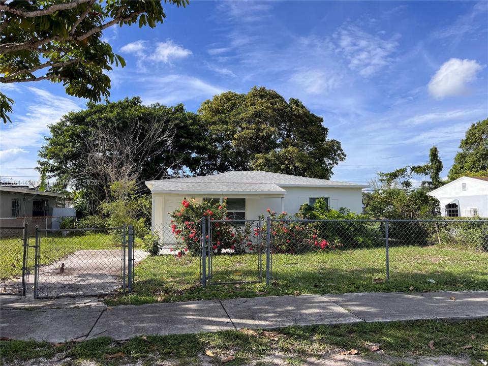 2481 NW 154th St, Miami Gardens, 佛罗里达州 33054, 美国