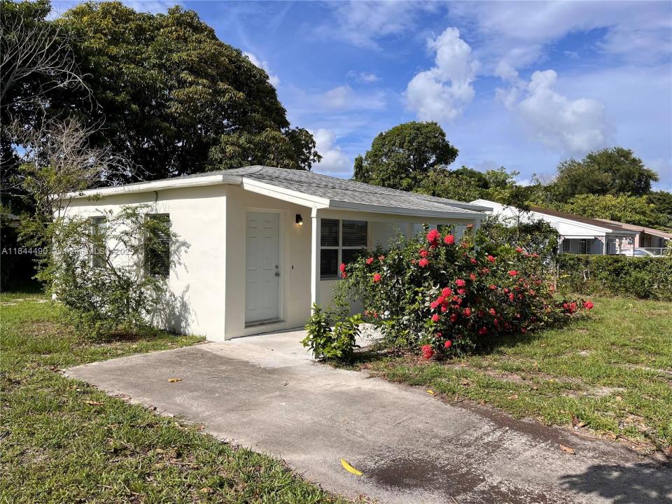 2481 NW 154th St, Miami Gardens, 佛罗里达州 33054, 美国