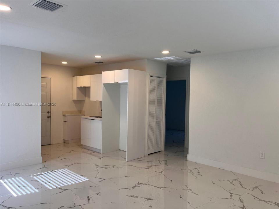 2481 NW 154th St, Miami Gardens, 佛罗里达州 33054, 美国