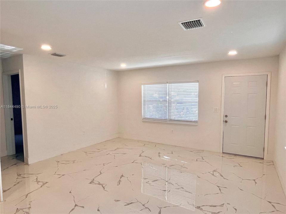 2481 NW 154th St, Miami Gardens, 佛罗里达州 33054, 美国