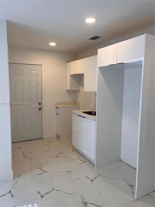 2481 NW 154th St, Miami Gardens, 佛罗里达州 33054, 美国