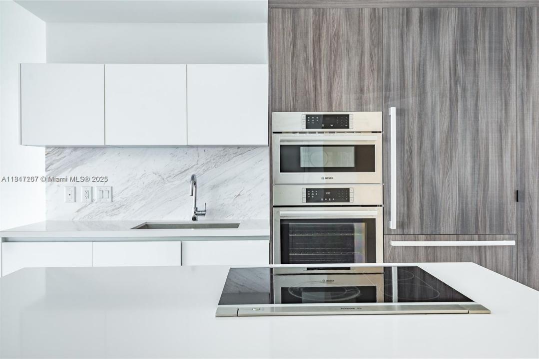 851 NE 1st Ave 2100, Miami, Florida 33132, Stati Uniti