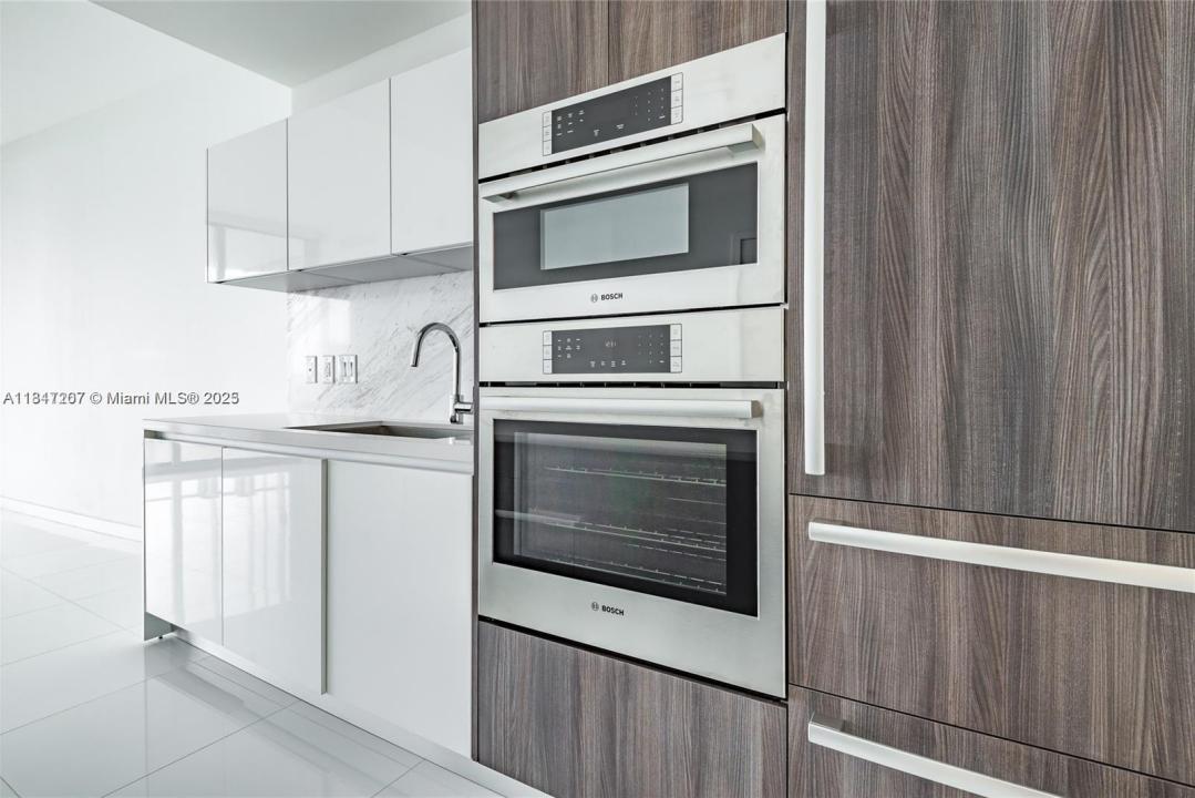 851 NE 1st Ave 2100, Miami, Florida 33132, Stati Uniti