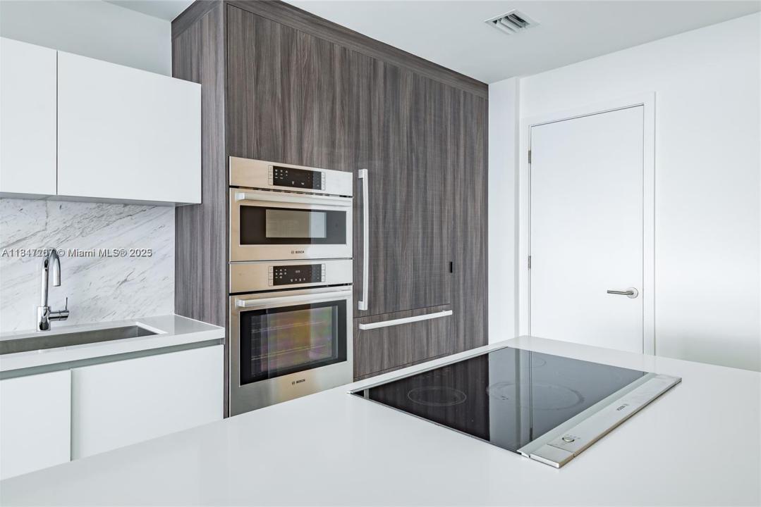 851 NE 1st Ave 2100, Miami, Florida 33132, Stati Uniti