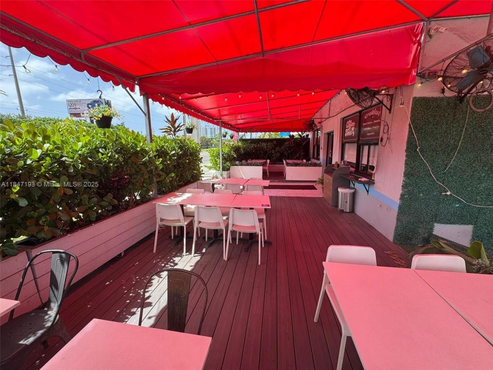W Dixie Hwy, North Miami Beach, فلوريدا 33160, الولايات المتحدة