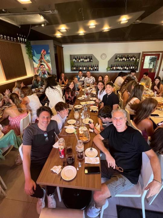 W Dixie Hwy, North Miami Beach, فلوريدا 33160, الولايات المتحدة