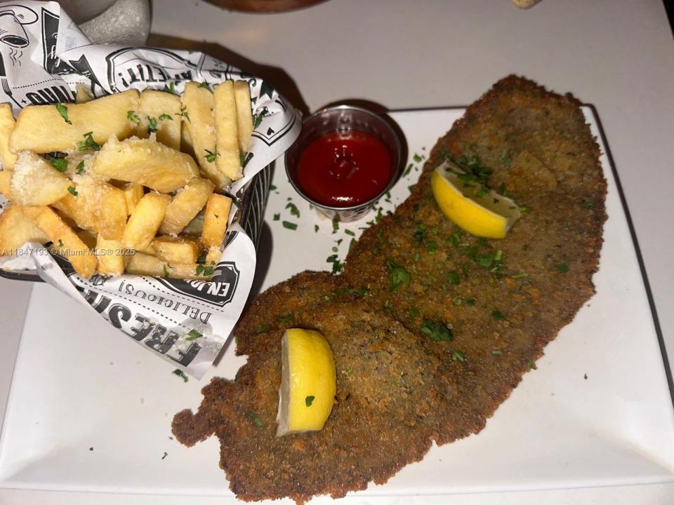 W Dixie Hwy, North Miami Beach, فلوريدا 33160, الولايات المتحدة