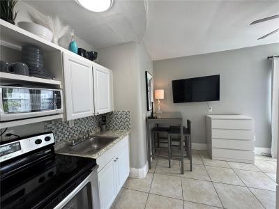 726 8th St 1, Miami Beach, Florida 33139, USA