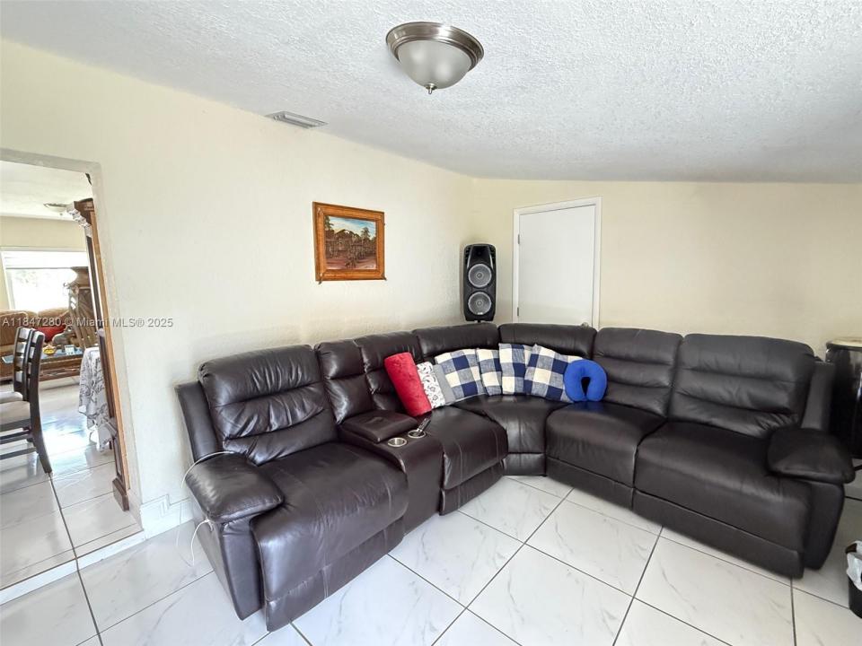 18026 NW 35th Ct, Miami Gardens, פלורידה 33056, ארצות הברית של אמריקה 