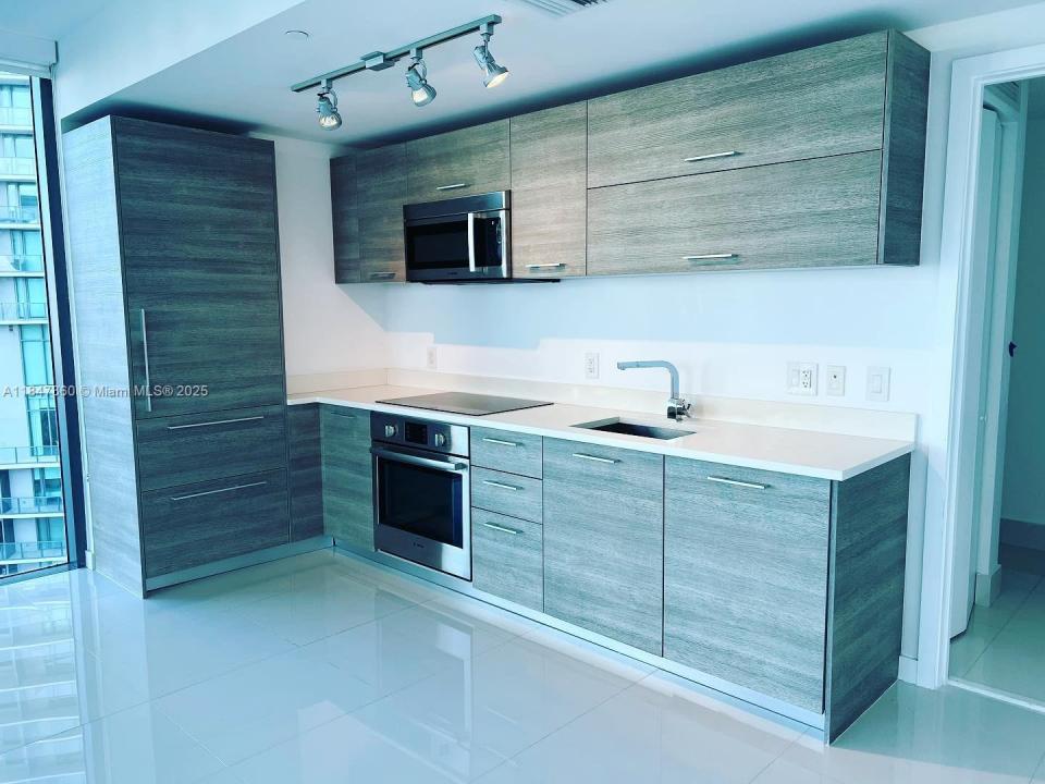 650 NE 32nd St 3508, Miami, フロリダ 33137, アメリカ合衆国