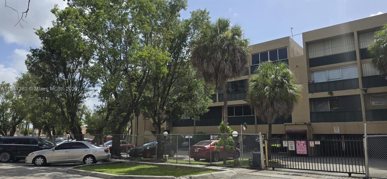 1750 W 56th St 231, Hialeah, Florida 33012, Estados Unidos