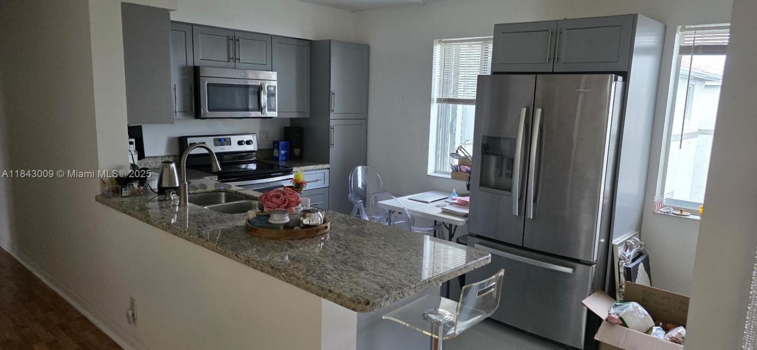 21255 NE 8th Pl 8, Miami, Florida 33179