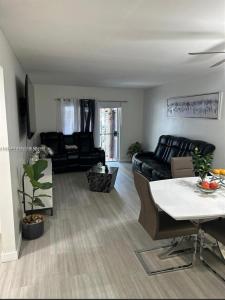 10851 SW 2nd St K105, Sweetwater, פלורידה 33174, ארצות הברית של אמריקה 