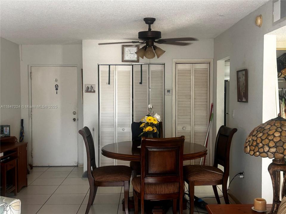 17530 NW 68th Ave C4014, Hialeah, 佛羅里達州 33015, 美國