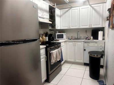 17530 NW 68th Ave C4014, Hialeah, Florida 33015, USA
